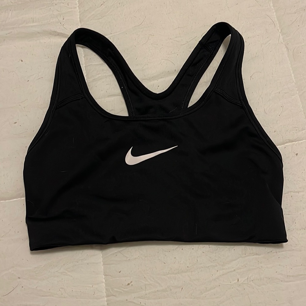 black nike sports bra